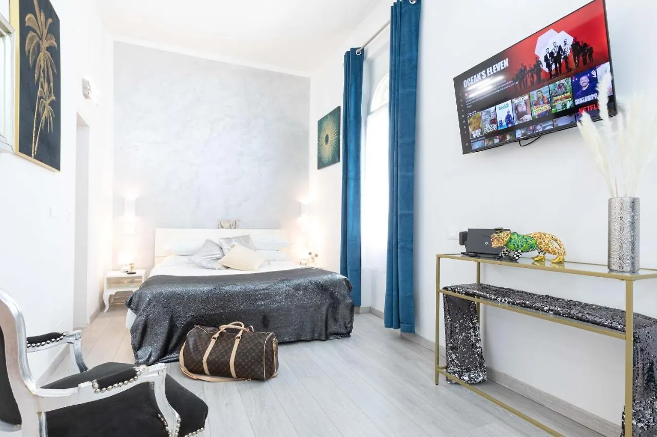 Trastevere Blue King Studio Suite - Top Collection Rome Apartment