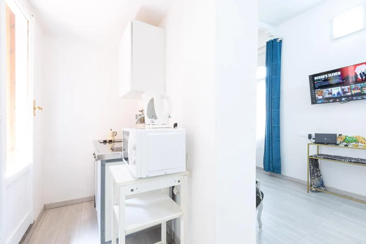 Trastevere Blue King Studio Suite - Top Collection Rome 0*,  Italy