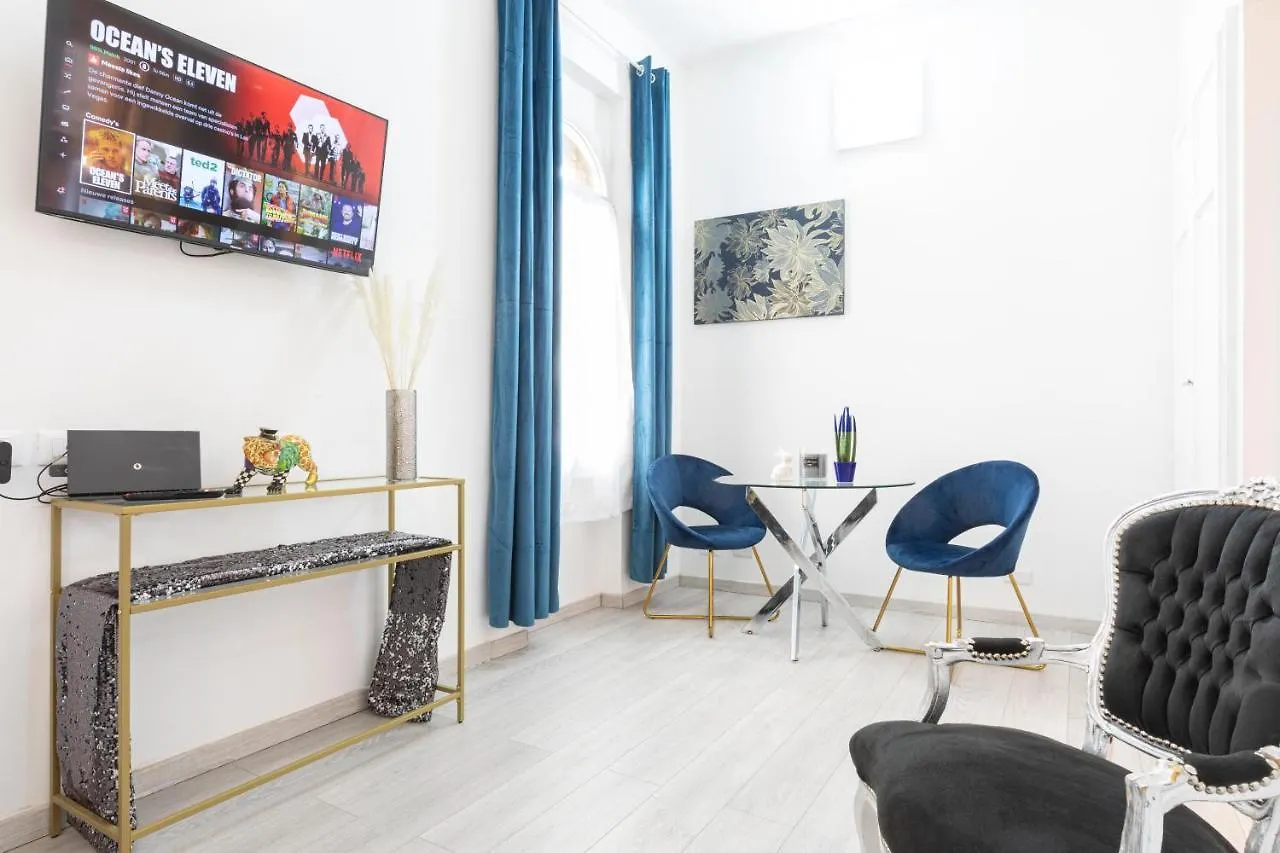 Trastevere Blue King Studio Suite - Top Collection Rome 0*,  Italy