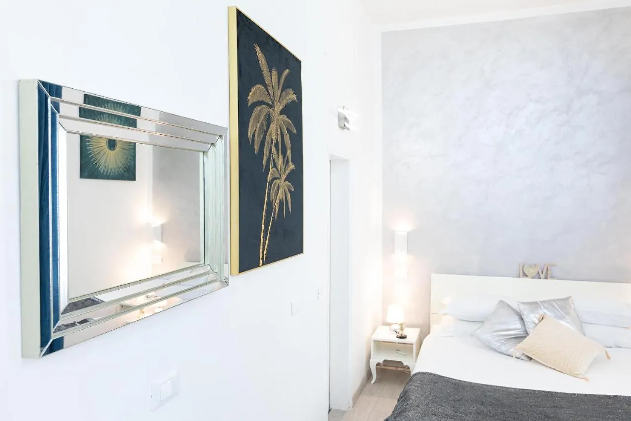 Trastevere Blue King Studio Suite - Top Collection Rome Apartment